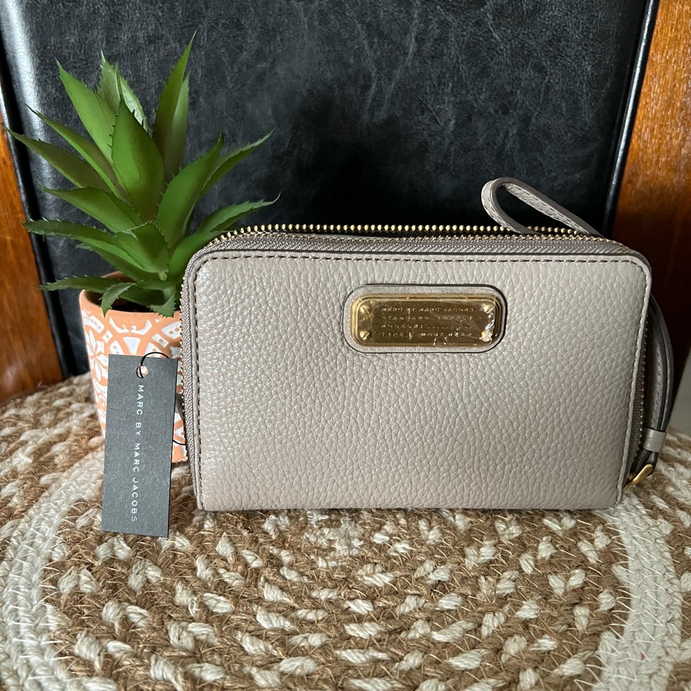 Marc by Marc Jacobs Beige Leather Wristlet